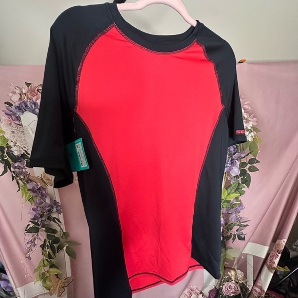 Sea-Doo Men’s Short Sleeve Rashguard Performance Lava Red
NWT size XL